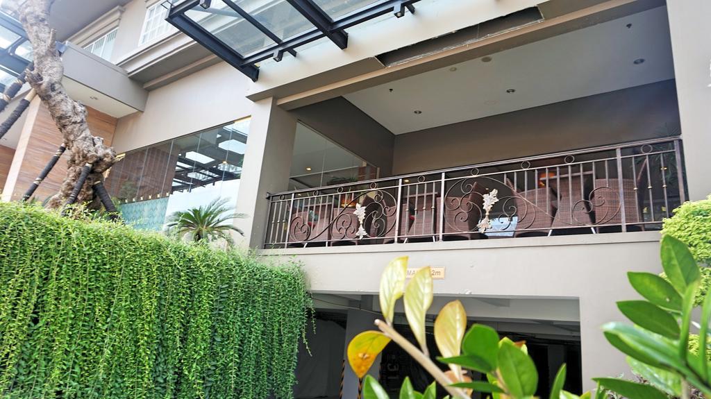 Noormans Hotel Semarang Exterior photo