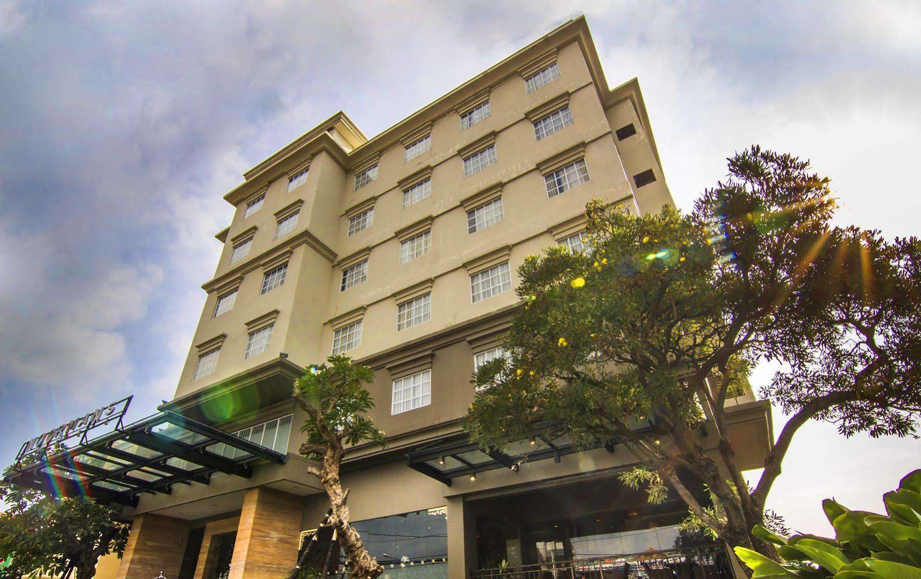 Noormans Hotel Semarang Exterior photo